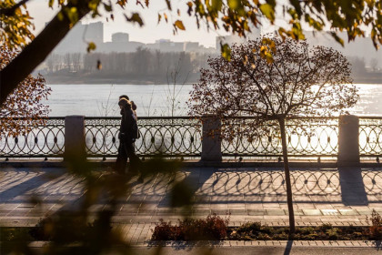Новосибирск встретил ноябрь штормовым ветром и «пылью на зубах»