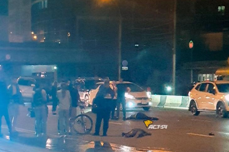 Мотоцикл без наездницы проехал по Красному проспекту в Новосибирске