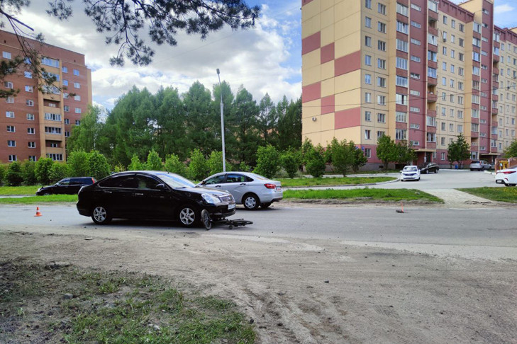 В Новосибирске 9-летний мальчик на велосипеде попал под машину и оказался в больнице