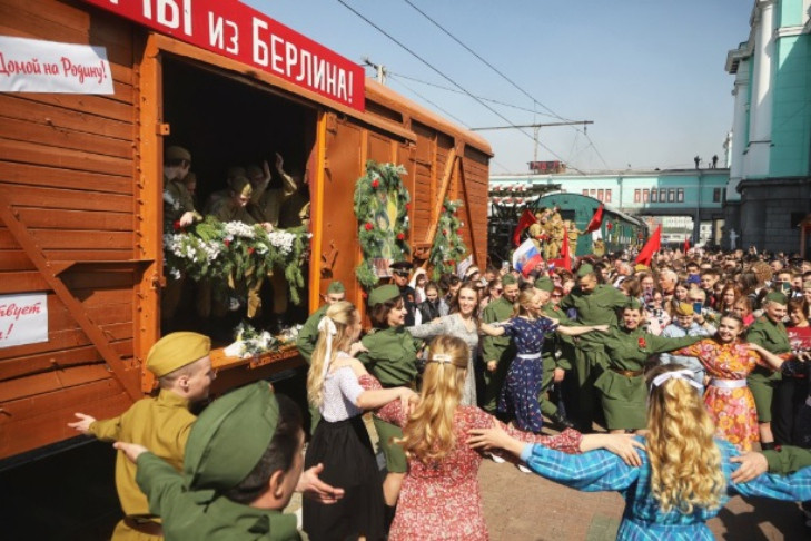 День Победы 2025: современные и красивые открытки, гифки, стихи и поздравления с 9 мая