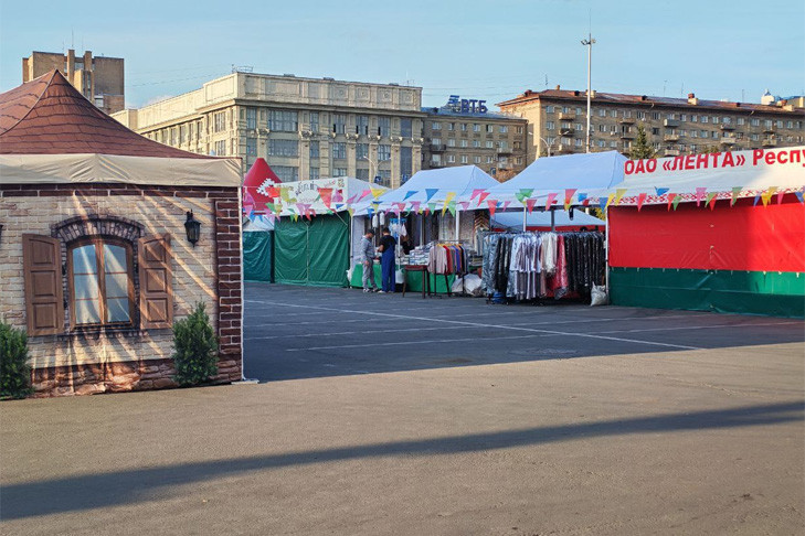 Белорусская ярмарка приехала на площадь Ленина Новосибирска