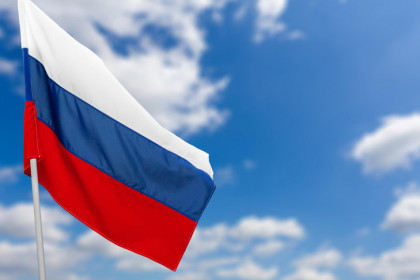 Школы Новосибирска начнут учебный год с флагом и гимном России