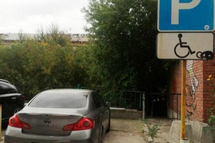 Драку из-за парковки для инвалидов устроил на Горском водитель Infiniti