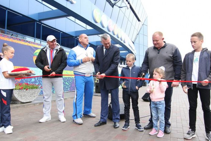 Спорткомплекс с бассейном и зрительными трибунами открылся в Краснообске
