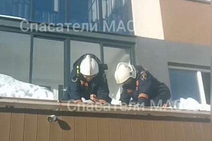 Жительница Новосибирска выжила после падения с 13 этажа