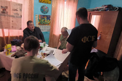 Подпольных оружейников из Черного Мыса задержали под Новосибирском