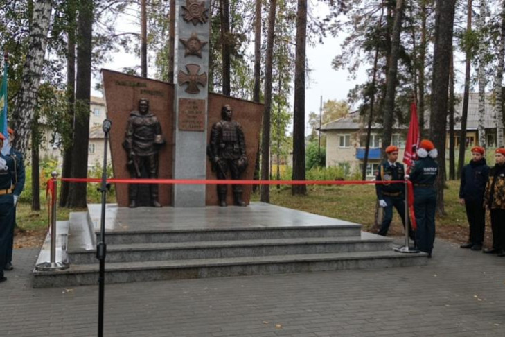 Памятник воинам-героям в поселке Красный яр открыли под Новосибирском