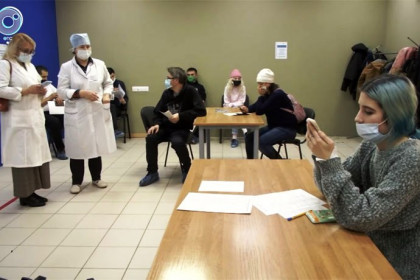 «Медотводов мало»: по 15 тысяч человек в день вакцинируют в Новосибирске