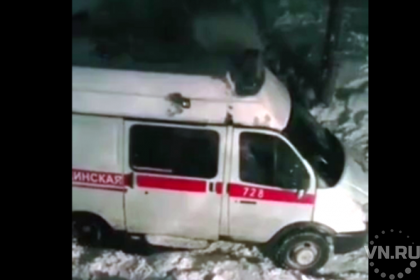 Три скорые намертво увязли в снегу, выехав на инсульт в Новосибирске
