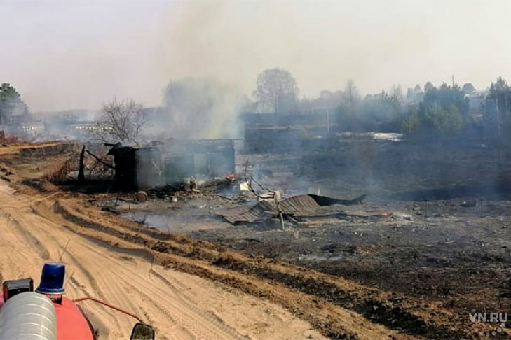 Пожары подобрались к популярным дачным поселкам под Новосибирском