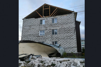 Сдуло обрешётку - в Барабинске устраняют последствия стихии
