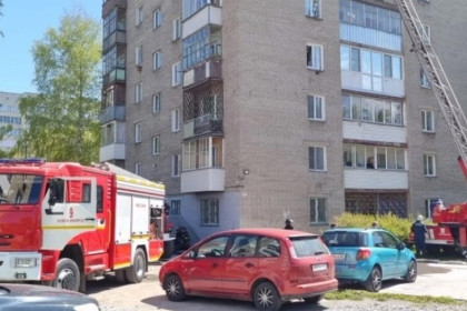 Спасатели вывели 13 человек из задымленной многоэтажки в Новосибирске