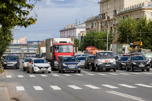 Рынок новых автомобилей меняется — доля российских марок почти сравнялась с китайскими