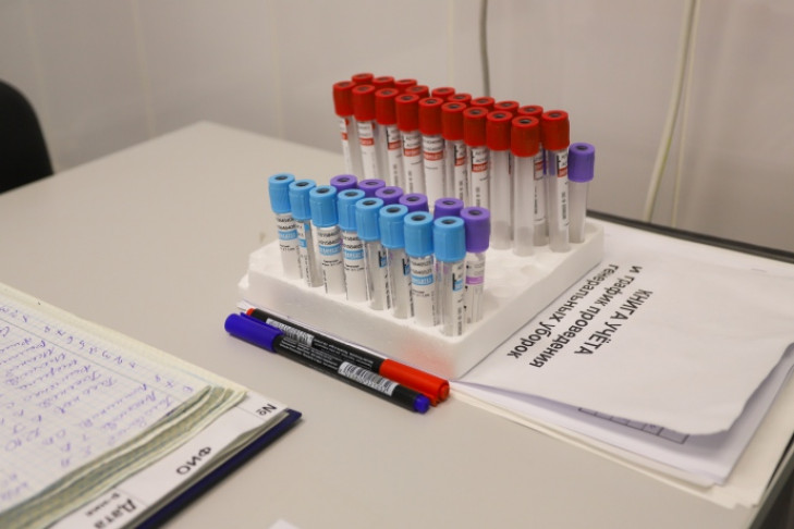 Надежный уровень антител для защиты от «омикрона» назвал вирусолог Нетесов