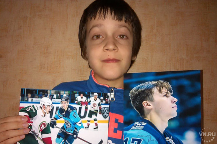 Алексей Красиков подарил свою клюшку 8-летнему хоккеисту