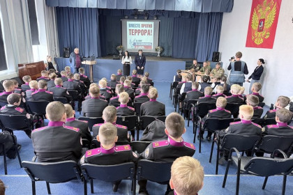 Урок мужества для кадетов провел участник проекта «Герои НовоСибири» в День солидарности в борьбе с терроризмом