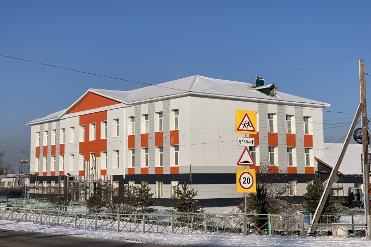 Капитальный ремонт школы в Куйбышеве проконтролировал «Партийный десант»