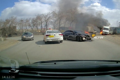 ГАЗель взорвалась после ДТП на улице Большой в Новосибирске