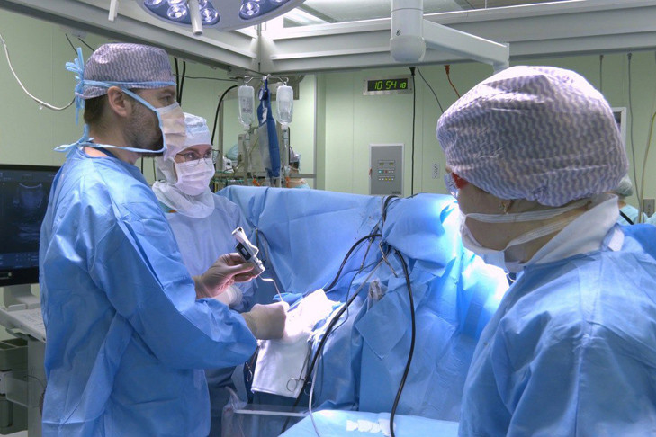 Пациент разговаривал с врачами во время операции на головном мозге в Новосибирске