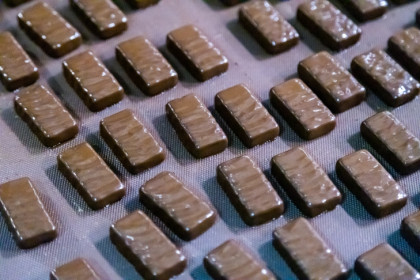 Ревнивая жена закидала шоколадом продавщицу в Новосибирске