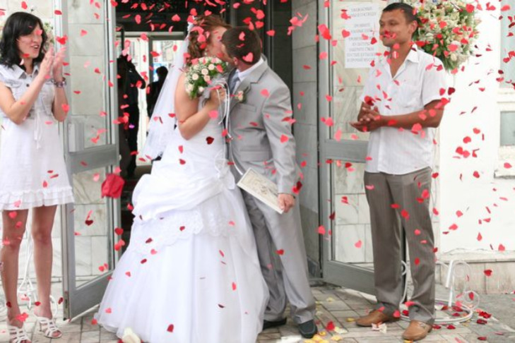 Свадебный бум в июне 2024 устроили в Год семьи жители Новосибирской области