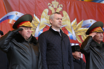 Андрей Травников начал митинг в Новосибирске с минуты молчания 