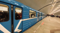Художница из Новосибирска рисует портреты пассажиров в метро