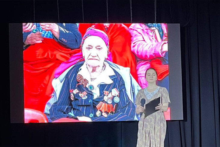 Стихи проекта «ФотоСтихиЯ: авторы Победы» впервые прозвучали со сцены