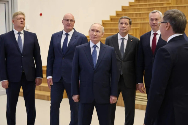 Президент Владимир Путин встретился со студентами и оценил кампус НГУ