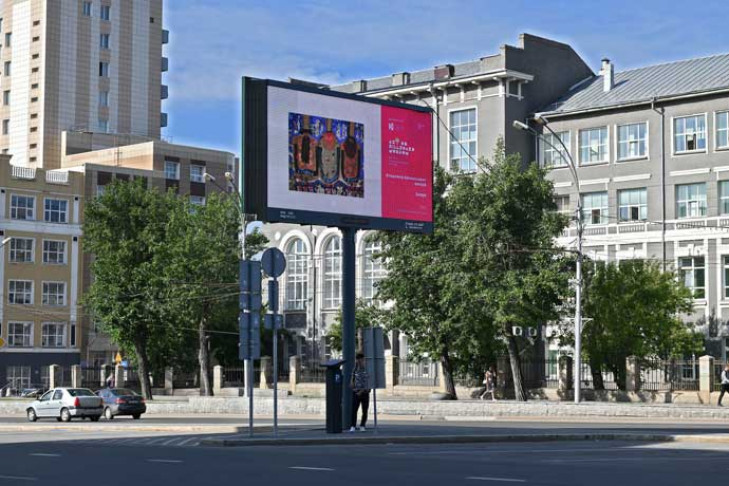 Город-галерея: картины вместо рекламы появились на билбордах в Новосибирске