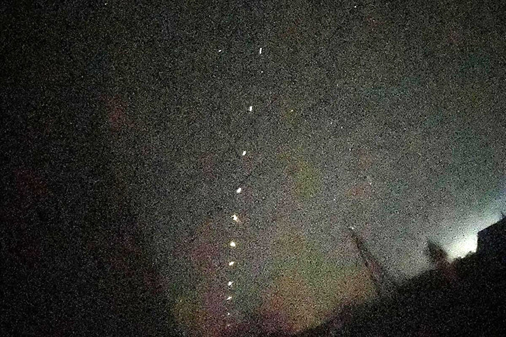 Спутники Илона Маска приняли за НЛО жители Новосибирской области