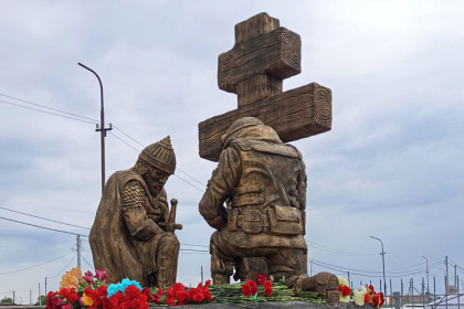 Памятник героям СВО появился в центре поселка Чик под Новосибирском