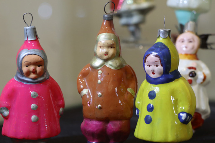 Редкие елочные игрушки родом из СССР показали новосибирцам