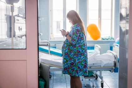 Две тысячи жительниц Новосибирска каждый месяц встают на учет по беременности