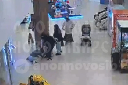 Полиция задержала мигрантку за нападение на девушку в ТЦ Новосибирска