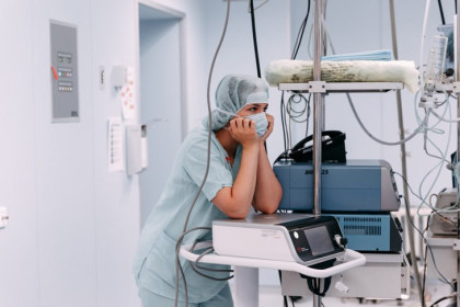 Опухоль размером с младенца удалили у жителя Алтайского края в Новосибирске