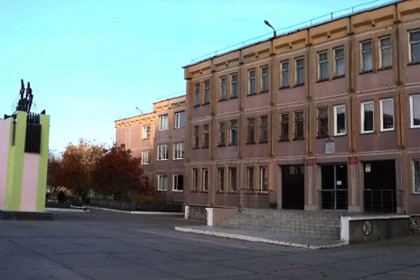 Третьеклассница сломала челюсть на игре в догонялки у школы №203 Новосибирска