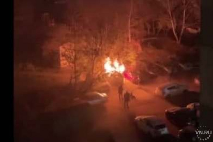 В реанимацию после пожара в авто попал житель Новосибирска