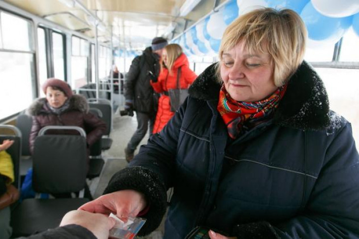 Первые 10 жителей «Чистой слободы» сели на трамваи с подогревом 