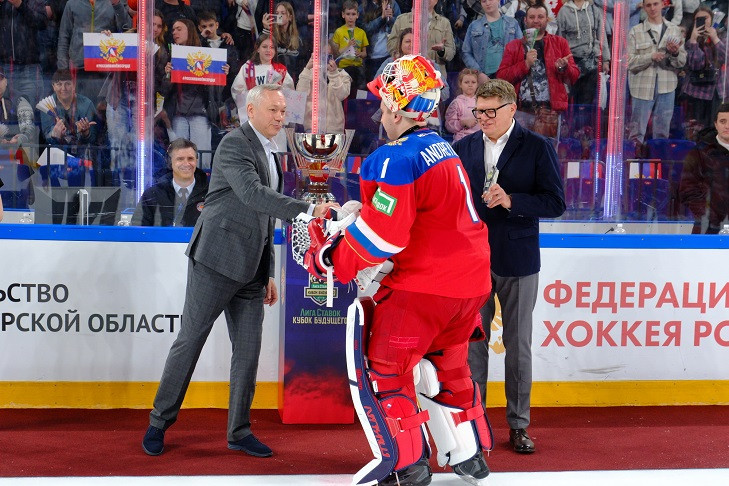 Андрей Травников поздравил молодёжную сборную России по хоккею с победой