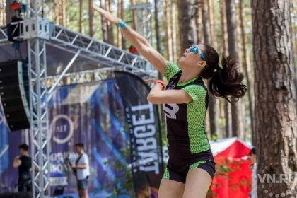 Девушки, пляж и 350 кг плова: столетие волейбола отметили в Новосибирске