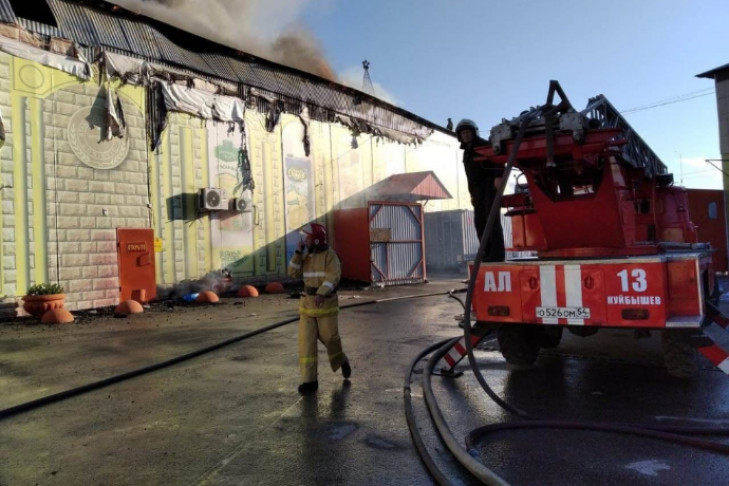 Ликвидирован пожар повышенного ранга сложности на складе в городе Куйбышев