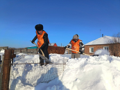 Пешковские школьники помогли жительнице села