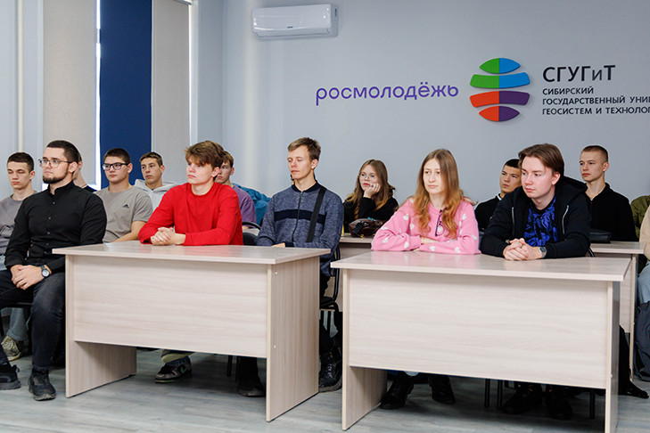 «Твой герой»: в СГУГиТ состоялась откровенная встреча студентов с участником СВО