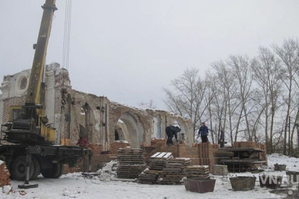 В Колывани восстанавливают храм Святой Троицы