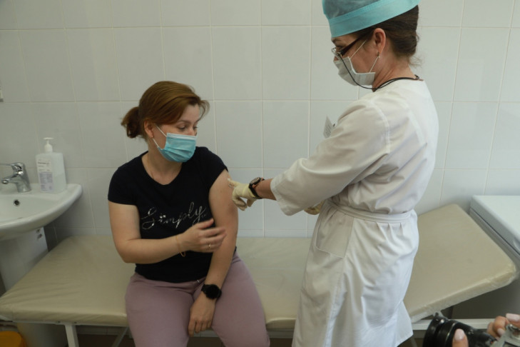 В 2 раза выросло число мобильных пунктов вакцинации от COVID-19 в Новосибирске