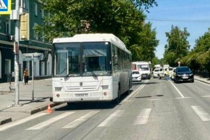 Автобус №75 сбил девочку-подростка на Красном проспекте в Новосибирске