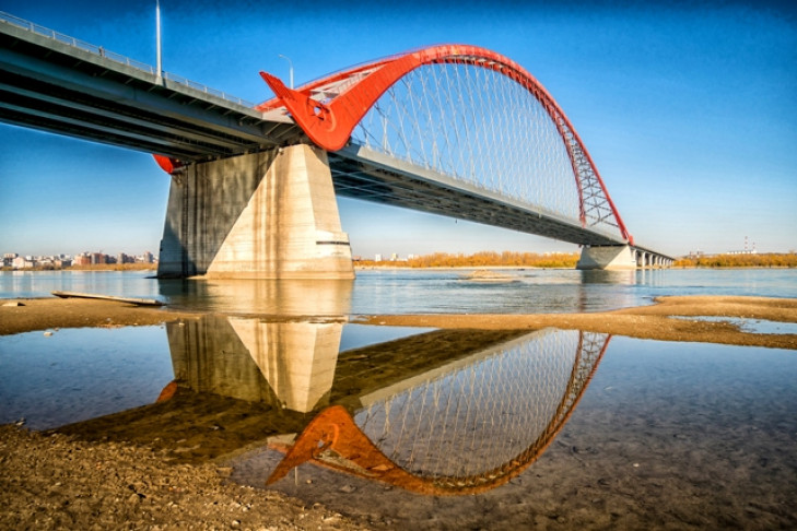 Общественным транспортом будет загружать мэрия Бугринский мост
