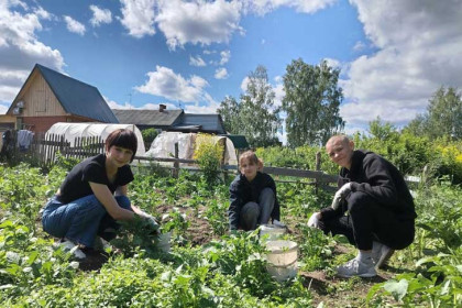 Школьники на каникулах помогают семьям участников СВО в Новосибирской области