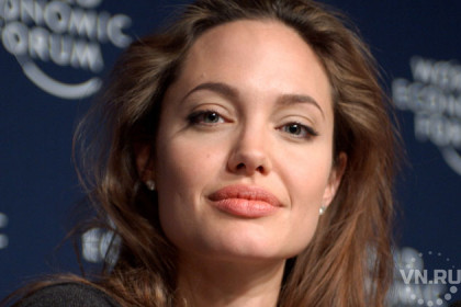 Девушку с губами Анджелины Джоли нашли в Новосибирске